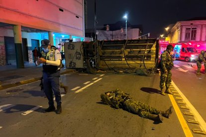 Un grupo de militares se accidentó luego de los controles por el toque de queda.