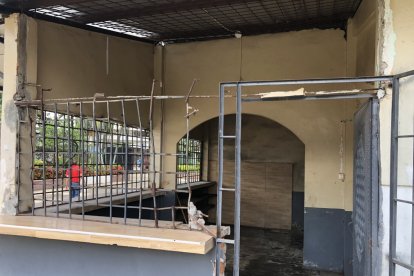 De la Unidad Educativa Darío C. Guevara se han sustraído parte de las rejas.