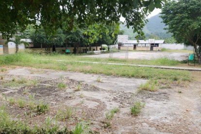 Este plantel manabita necesita al menos una limpieza.