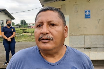 Nos organizamos con los padres del sector y los profesores y trabajamos en conjunto para el bienestar de los niños”, Orlando Granizo, padre de familia.