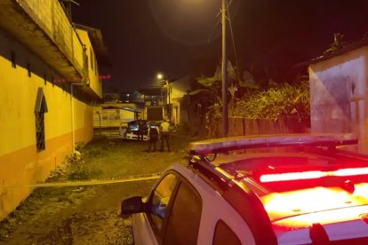 El vehículo en el que se movilizaban los sicarios fue incinerado en las calles Latacunga y Ayacucho.