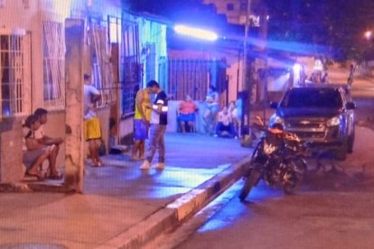 En este lugar fue asesinado el guayaquileño, de 30 años. Los criminales llegaron en un carro.