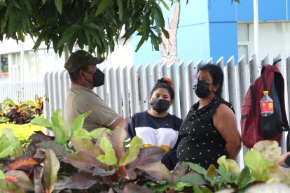 Gloria Carpio tenía los ojos hinchados de tanto llorar por la muerte del menor de sus hijos, Manuel Alexis Vargas.