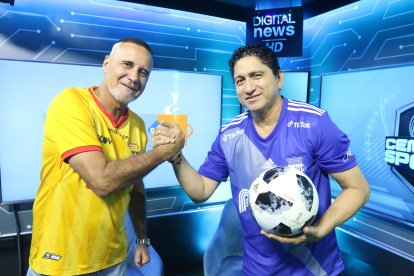 Janio Pinto, exjugador de Barcelona, y Kléber Fajardo, exEmelec, comparten sus opiniones en el canal Digital News.