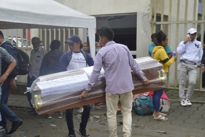 Varios cuerpos fueron retirados de la morgue.