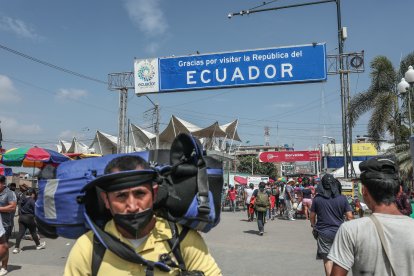 La entrada a Ecuador tiene mucho trajín diario de venezolanos.
