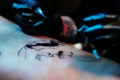 Se trata de la litografía ‘Rostro y mano’.