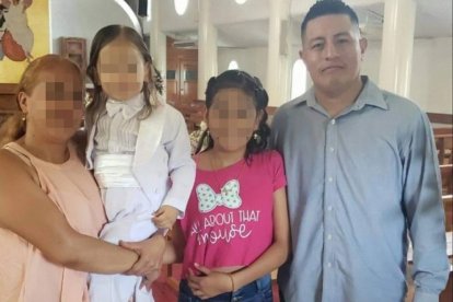 Jefferson Cevallos, último a la derecha falleció el miércoles. Sus familiares aún están hospitalizados