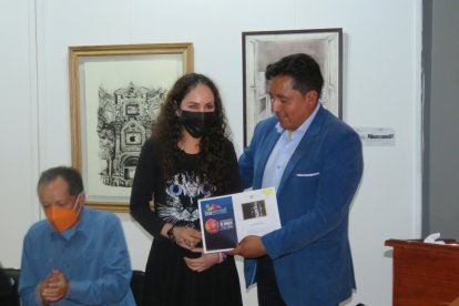 La joven médica obtuvo el primer lugar del octavo Salón Nacional de Dibujo 21 de Abril, de la Casa de la Cultura de Chimborazo.