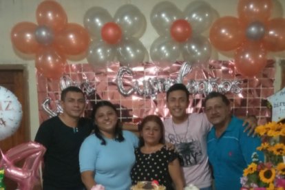 Los hijos y esposo de Lila celebraron con mucho amor a la reina de la casa.