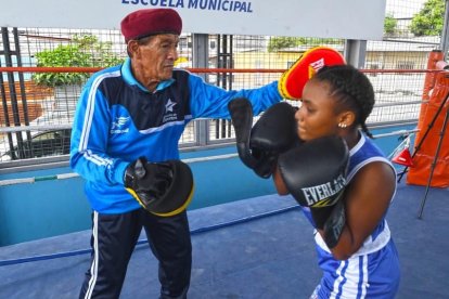 Lozano se encarga de enseñar personalmente las técnicas a sus alumnos.