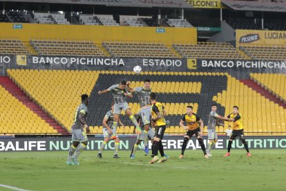 Barcelona y Deportivo Cuenca quedaron 1-1 en el Monumental.