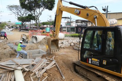 Algunas vías principales del norte de Guayaquil se encuentran inhabilitadas por trabajos realizados por el Municipio.