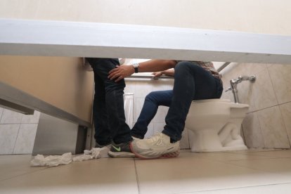 Usuarios de redes indican que en baños de sitios turísticos se dan encuentros sexuales.