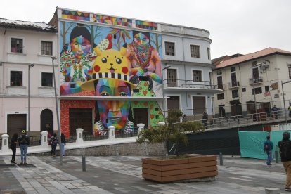 Al sitio llegaron varias personas para ver la obra.