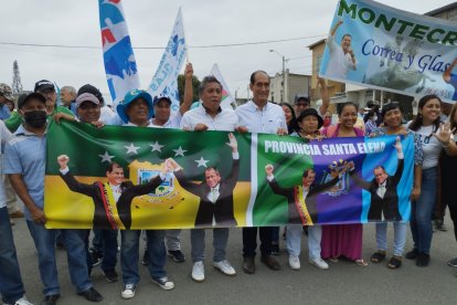 Simpatizantes llegaron al lugar para respaldar a Jorge Glas.