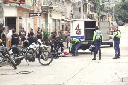 Al sitio llegaron policías para acordonar los alrededores.