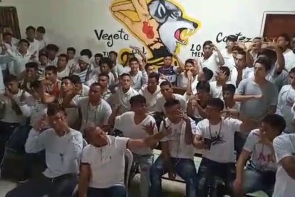 . “No más muerte, no más robos y no más extorsiones”, afirmaron en un vídeo un grupo de reos.