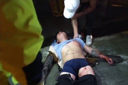 El joven recibió siete cuchillazos en su espalda, pecho, brazos y piernas.