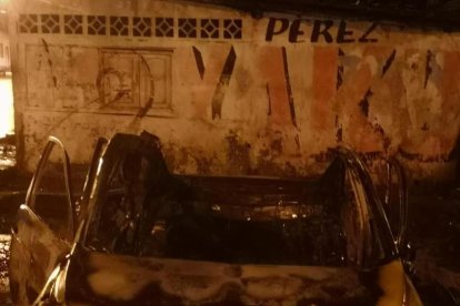 Uniformados aún investigan por qué los dueños de los carros fueron retenidos por los bandidos.