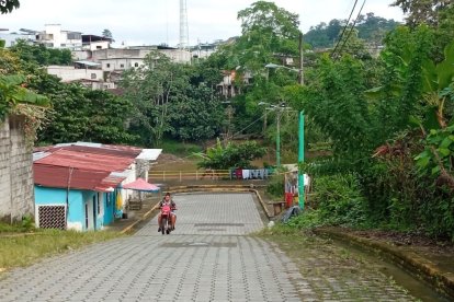 El sector 15 de Noviembre, más conocido como ‘Qué Chucha’, solo tiene una calle adoquinada.
