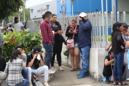 Familiares de los  dos asesinados en la Juan Montalvo.