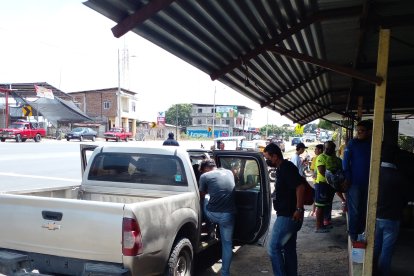 Un trabajador sospechoso fue detenidos por agentes.