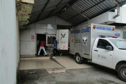 Agentes policiales realizaron el respectivo levantamiento del cadáver y trasladaron el cuerpo hasta la morgue de Quevedo para la respectiva autopsia.
