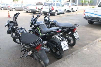 Tres motocicletas fueron recuperadas en el allanamiento.
