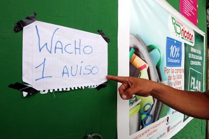 En Guayaquil, algunos comerciantes han empezado a recibir este tipo de avisos en los exteriores de sus locales.