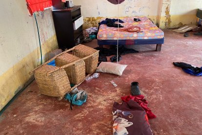 A los extranjeros los habrían llevado hasta una casa comunal, donde los atacaron.