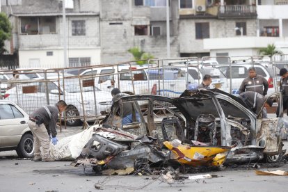 El atentado terrorista ocurrió la madrugada del domingo. Partes del automotor ‘volaron’.Agencia (Ag-ecpreso)