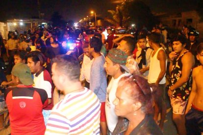 El populacho intentó quemar la casa del sospechoso de violación.