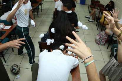 El acoso escolar puede empezar con 'bromas', 'arranchadas' de cuaderno, y después se va al plano de la agresión física.