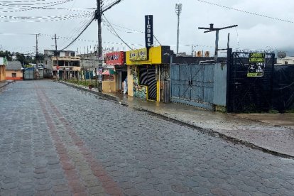La licorería donde ocurrió el crimen permanece cerrada.