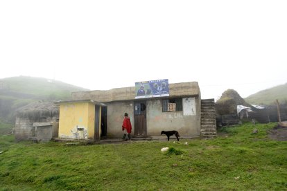 En la casa de los Guanotuña hay un letrero con la foto del niño.