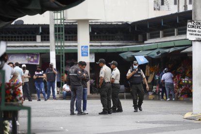 El crimen ocurrió en este mercado de Guayaquil. A las 08:15 del viernes.