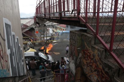 El paso no ha recibido mantenimiento por años.