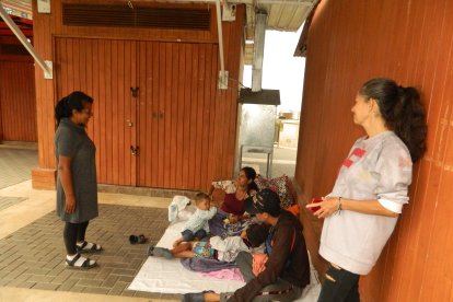 Familias enteras viven de la caridad de las personas.