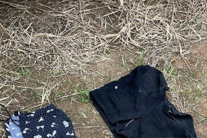 Las prendas que encontraron en el lugar.