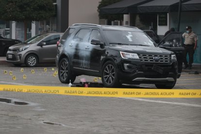 El vehículo blindado donde iba Rivas y su familia recibió 29 impactos de fusil, 5.56 y 31 tiros de pistola, 9 milímetros.