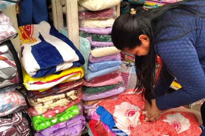 Ana tuvo que surtir de colchas tres veces su percha.