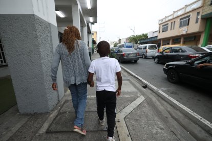 La madre aconsejó a su niño y, junto a su esposo, lo apoyan en sus sueño y estudios.