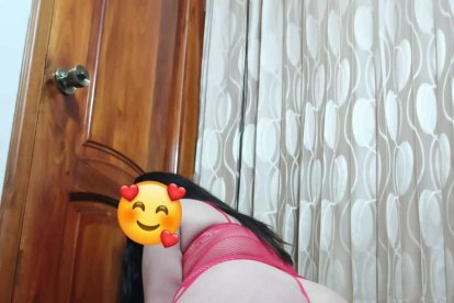 Es común subir imágenes en posturas provocativas e indicando lo que se oferta.