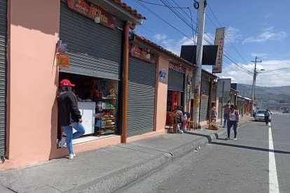 Unos locales abiertos, pero casi nula la presencia de clientela.