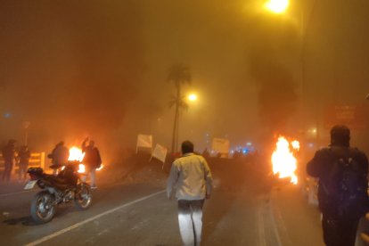 En el redondel de Gualo, norte de Quito, la protesta tuvo su escalada durante el martes.