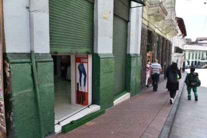 Vendedores informales también se sienten afectados por el paro nacional. También deben salir corriendo.