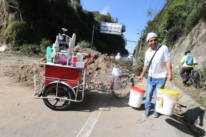 Jonathan ha podido vender su granizados a los protestantes en Cusubamba.