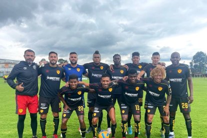 El Papá tuvo una gira por Colombia y probó a jugadores como Luis Cangá (centro arriba).