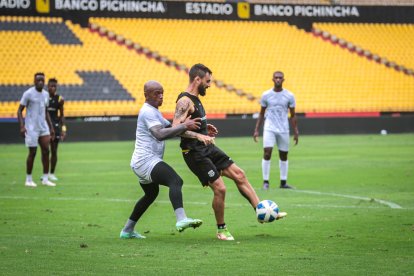 Barcelona y 9 de Octubre se enfrentaron en el estadio Monumental.